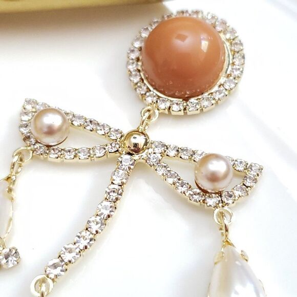 New! Selena Pearls Bar Post Earrings - Picture 14 of 14